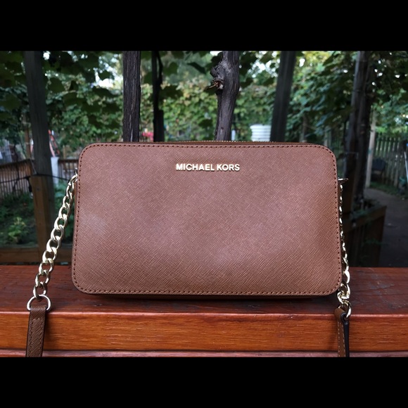 Michael Kors Handbags - Michael Kors Jet Set Saffiano Leather